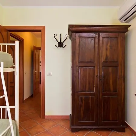 Anthea 4 Apartment